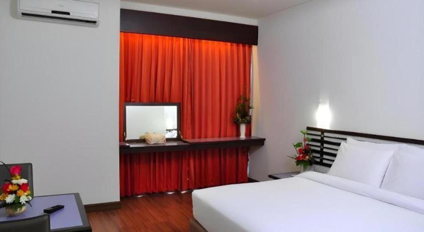 The Color Hotel Hatjaj Kültér fotó